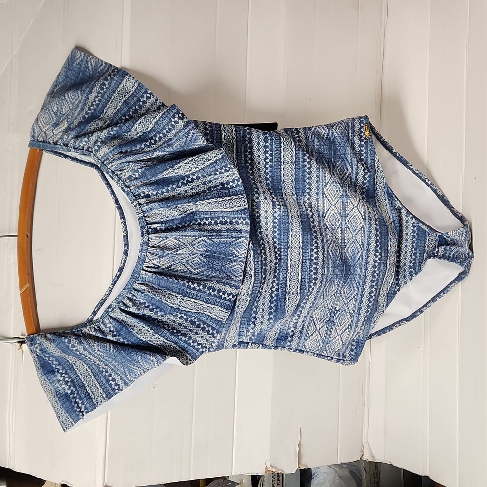 NWT Stylish Women's sz L One piece Swimsuit w/built in padded bra